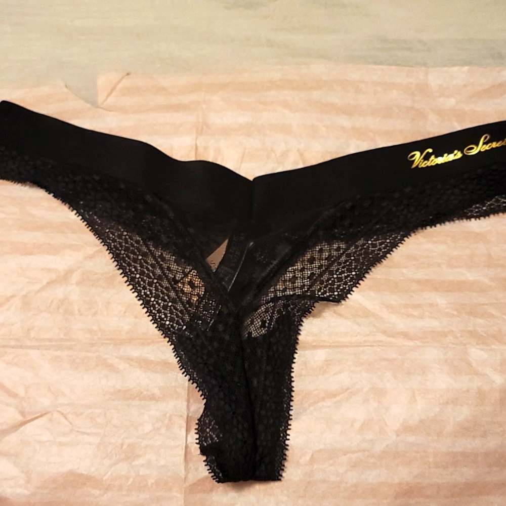 NWT VS  BLACK LACE PANTY L